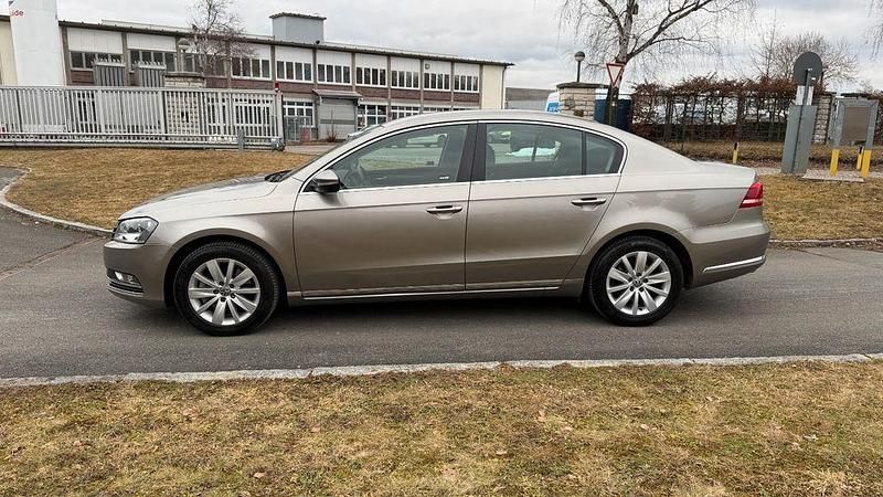 Gebraucht VW Passat Comfortline 140 PS (102 kW) 2012 Grau Limousine