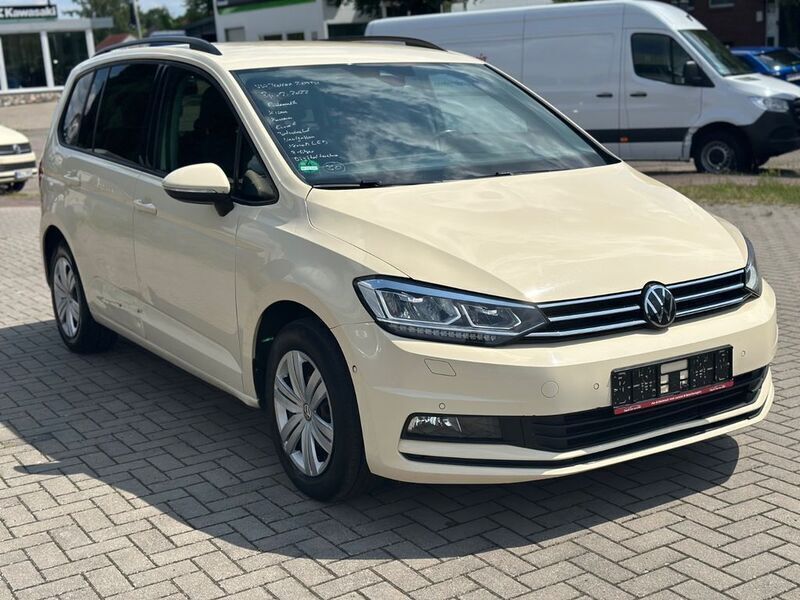 Gebraucht VW Touran 150 PS (110 kW) 2022 Beige Van / Kleinbus