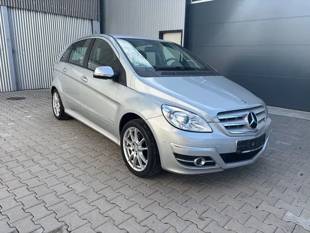 Gebraucht Mercedes B200 136 PS (100 kW) 2009 Silber Van / Kleinbus