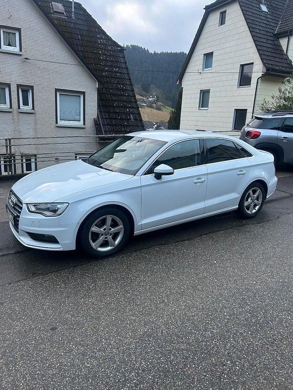 Gebraucht Audi A3 Attraction 150 PS (110 kW) 2014 Weiß Limousine