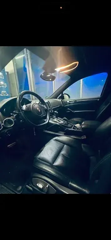 Second-hand Porsche Cayenne 245 CP (180 kW) 2011 Negru SUV