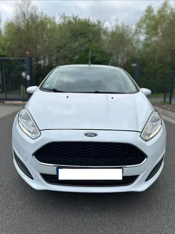 Gebraucht Ford Fiesta 80 PS (58 kW) 2016 Weiß Kleinwagen