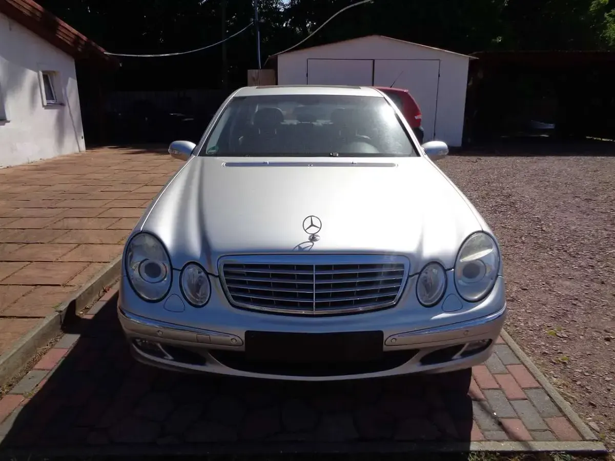 Gebraucht Mercedes E240 Elegance 177 PS (130 kW) 2005 Silber Limousine