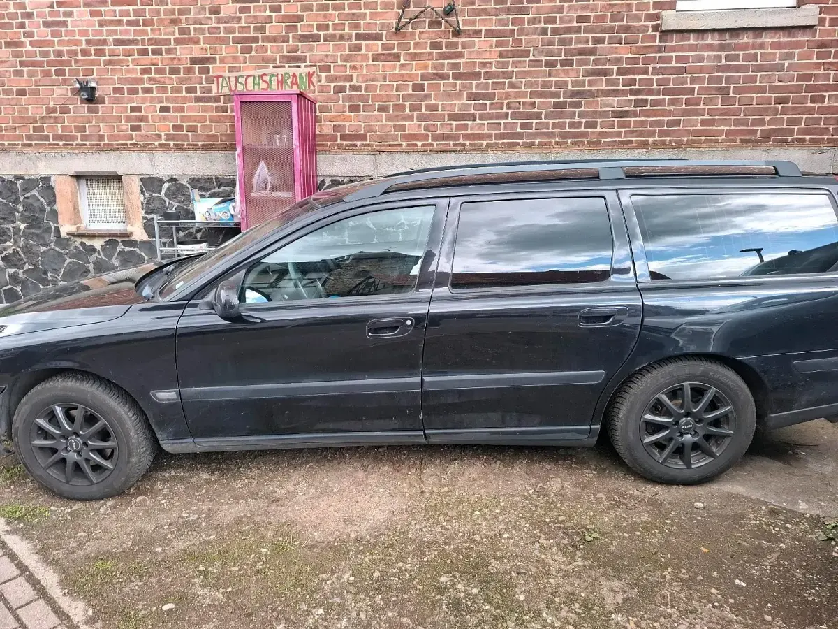 Używany Volvo V70 140 KM (102 kW) 2001 Czarny Kombi