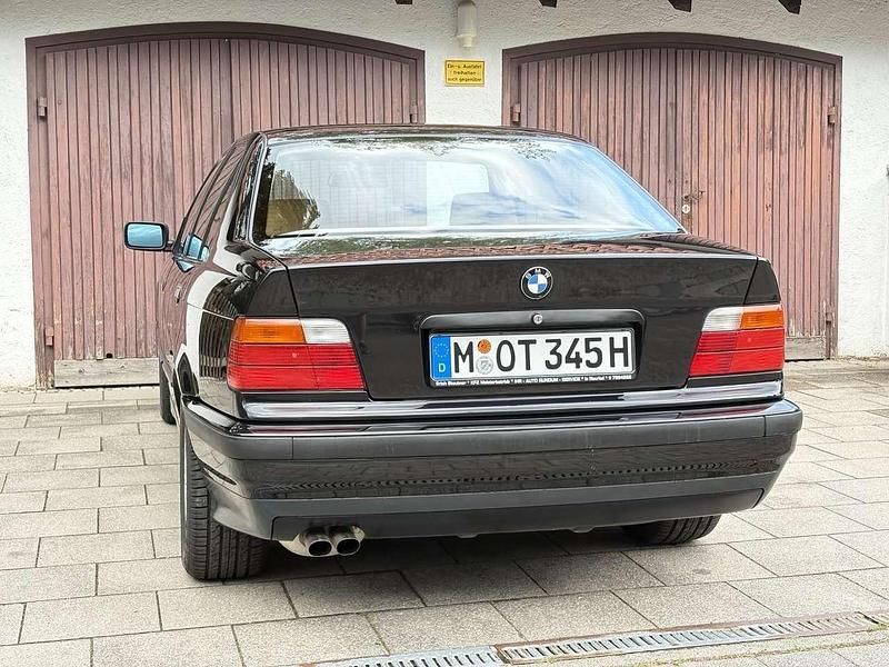 Second-hand BMW 325 192 CP (141 kW) 1994 Negru Berlinǎ