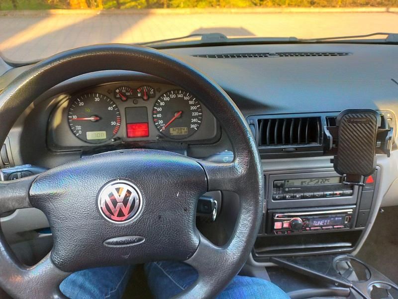 Gebraucht VW Passat 115 PS (84 kW) 2000 Silber Limousine