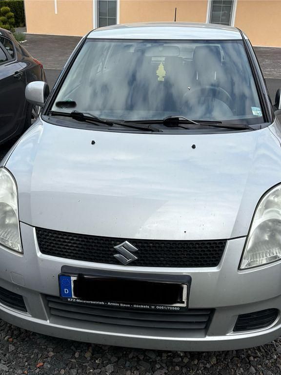 Silber Gebraucht 2007 Suzuki Swift Limousine | 2.365 € (Fairer Preis) - Bild 1/4