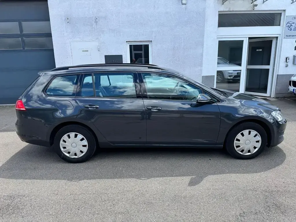 Gebraucht VW Golf VII 110 PS (80 kW) 2015 Uranograu/cinza urano Kombi