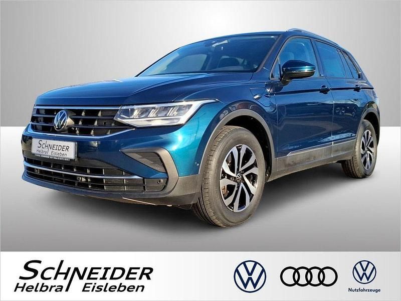 Night blue (metallic) Gebraucht 2022 VW Tiguan Active SUV | 26.830 € (Fairer Preis) - Bild 1/4