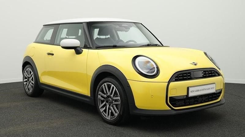 Second-hand Mini Cooper Classic 156 CP (114 kW) 2025 Galben Hatchback