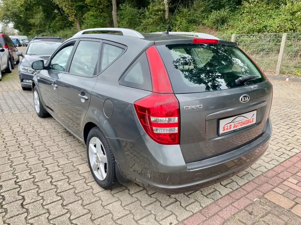 Gebraucht Kia Ceed Sportswagon 109 PS (80 kW) 2011 Silber Kombi