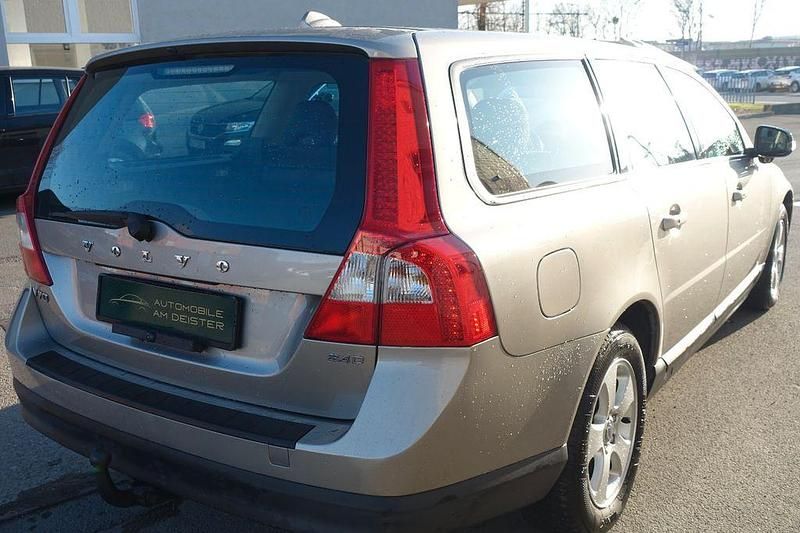 Gebraucht Volvo V70 Kinetic 163 PS (119 kW) 2008 Seashell Kombi