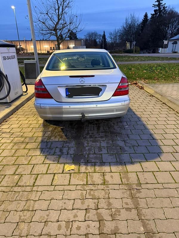 Gebraucht Mercedes E220 150 PS (110 kW) 2005 Silber Limousine