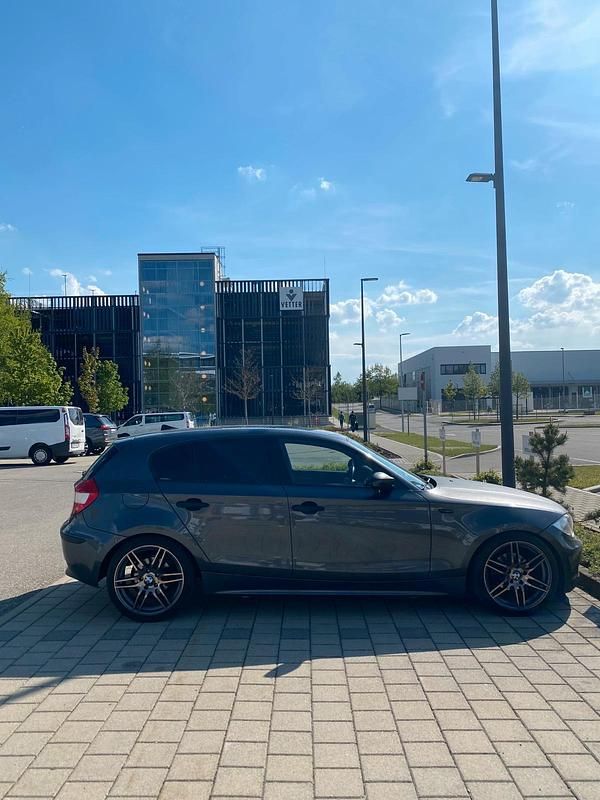 Silber Gebraucht 2005 BMW 118 Coupé Coupé | 2.300 € - Bild 1/4