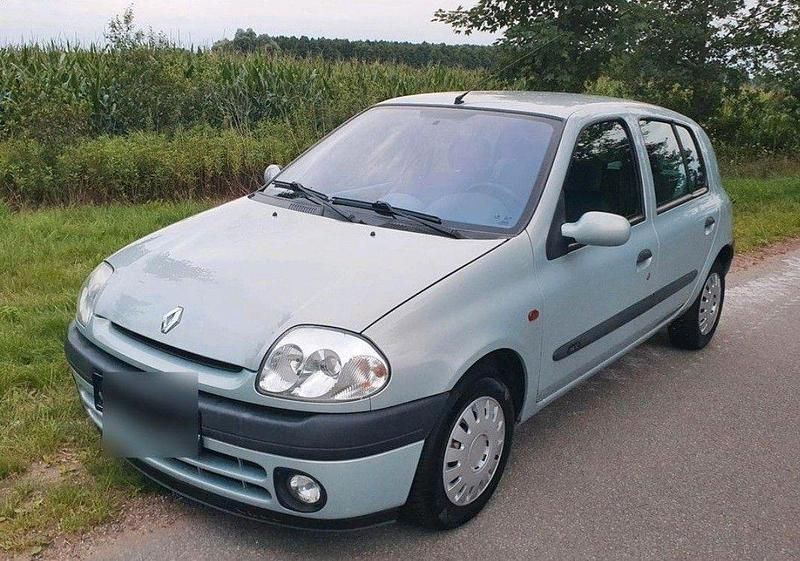 Silber Gebraucht 2000 Renault Clio II Kleinwagen | 2.400 € (Etwas zu teuer) - Bild 1/4