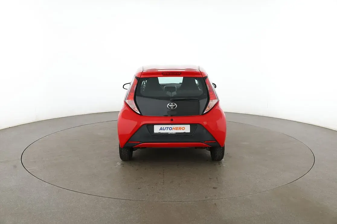 Gebraucht Toyota Aygo X-play 69 PS (50 kW) 2017 Rot Kleinwagen