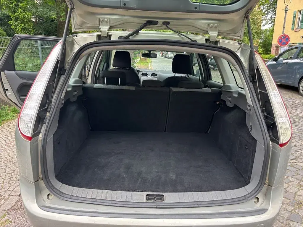 Gebraucht Ford Focus 90 PS (66 kW) 2009 Grau Limousine