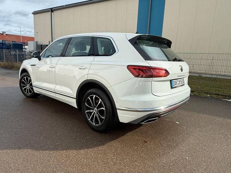 Gebraucht VW Touareg 231 PS (169 kW) 2023 Weiß SUV