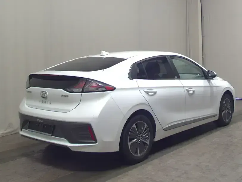 Gebraucht Hyundai Ioniq 141 PS (103 kW) 2021 Weiss Kleinwagen