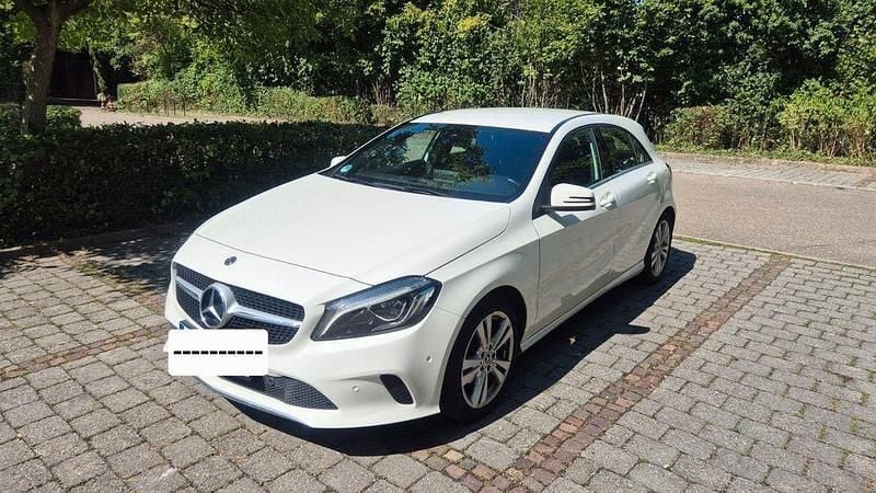 Weiß Gebraucht 2018 Mercedes A180 Limousine | 14.500 € (Guter Preis) - Bild 1/4