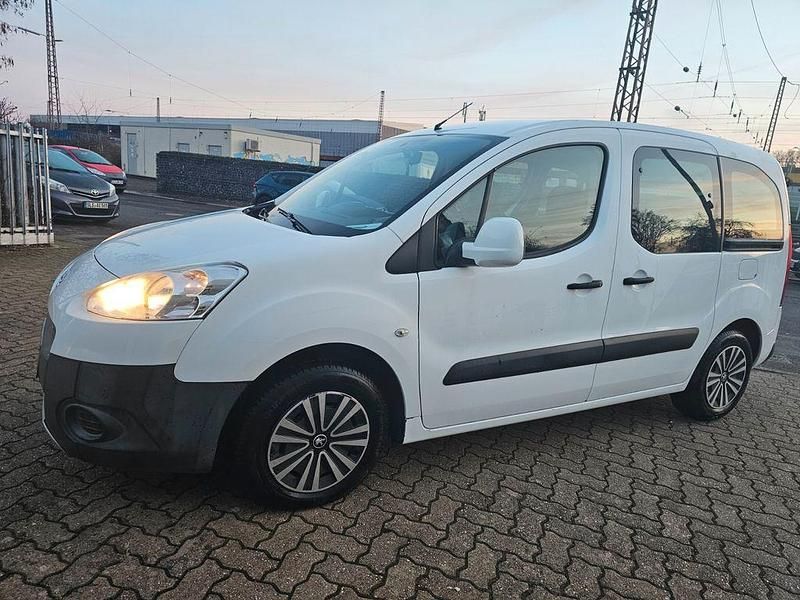 Weiß Gebraucht 2013 Peugeot Partner Tepee Active Van / Kleinbus | 5.500 € (Fairer Preis) - Bild 1/4