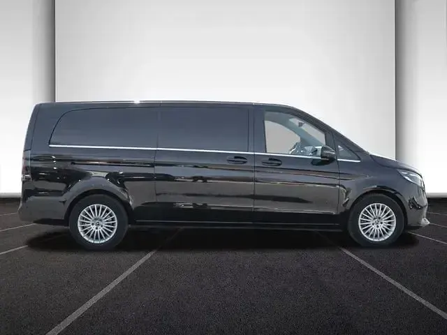 Gebraucht Mercedes V300 Avantgarde 237 PS (174 kW) 2025 Schwarz Van / Kleinbus