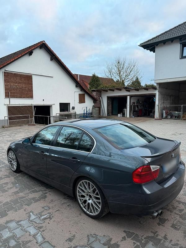 Gebraucht BMW 325 217 PS (159 kW) 2006 Limousine