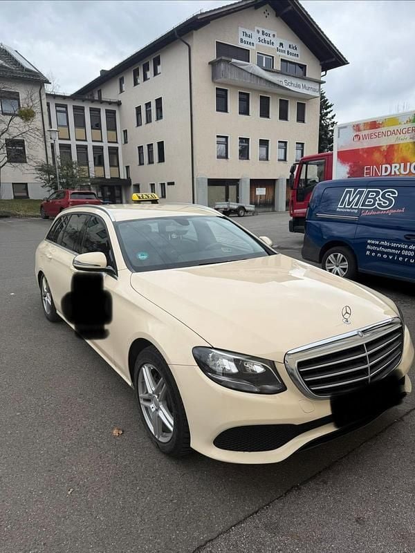 Gebraucht Mercedes E220 190 PS (139 kW) 2017 Beige Kombi