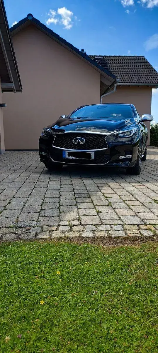 Gebraucht Infiniti Q30 Sport Tech 211 PS (155 kW) 2017 Schwarz Limousine