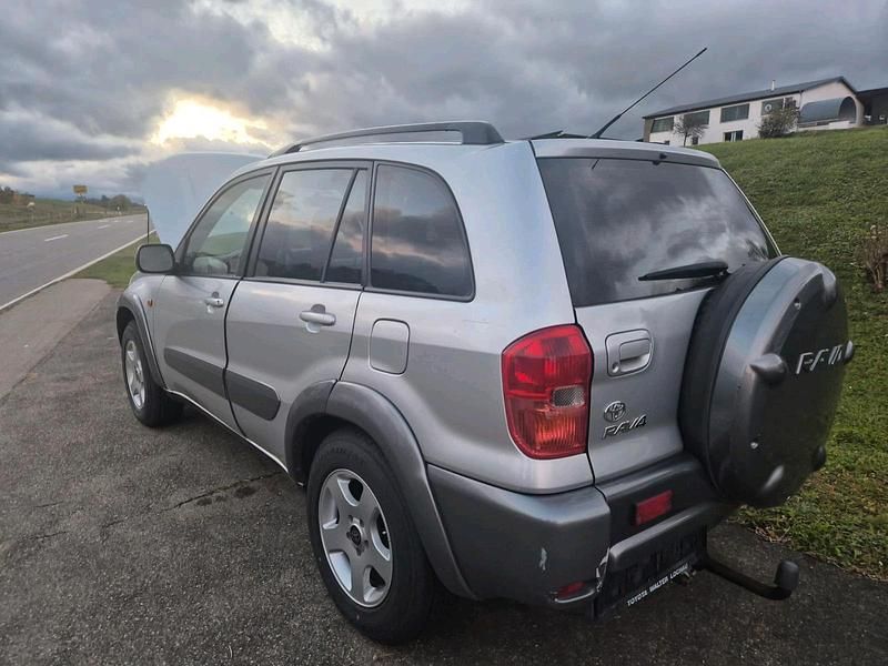 Silber Gebraucht 2002 Toyota RAV4 SUV | 3.200 € (Guter Preis) - Bild 1/4