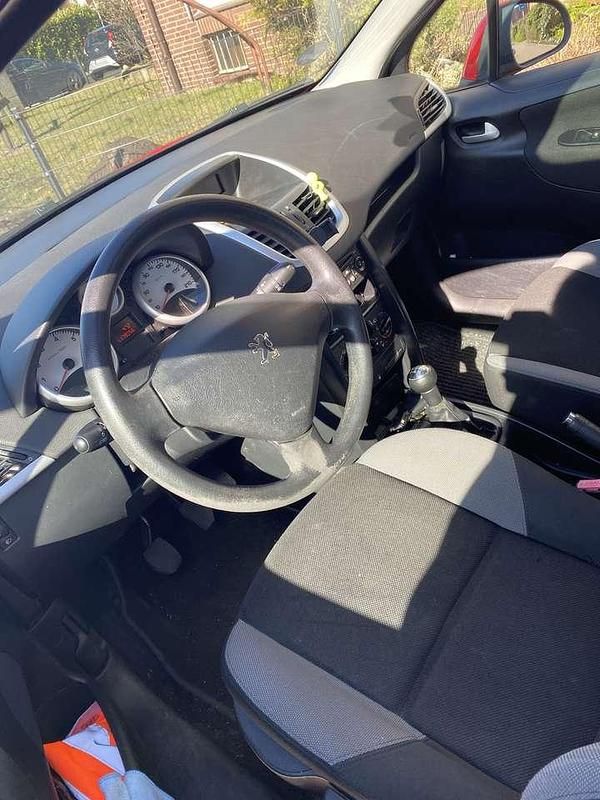Gebraucht Peugeot 207 95 PS (69 kW) 2009 Limousine
