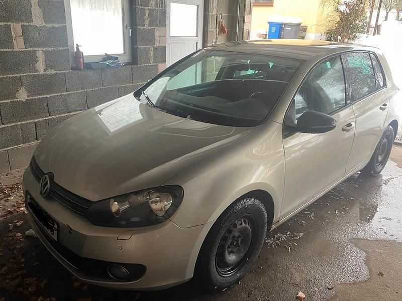 Silber Gebraucht 2011 VW Golf VI Kleinwagen | 4.290 € - Bild 1/4