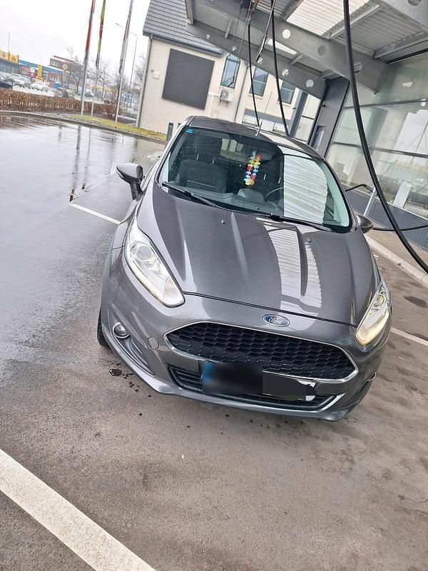 Gebraucht Ford Fiesta Celebration 82 PS (60 kW) 2017 Grau Kleinwagen