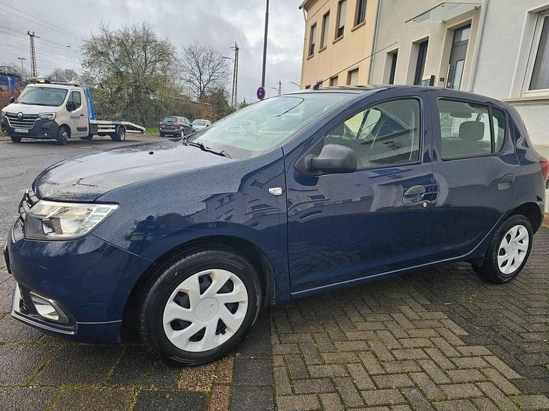 Blau Gebraucht 2019 Dacia Sandero Essentiel Limousine | 6.500 € (Guter Preis) - Bild 1/4