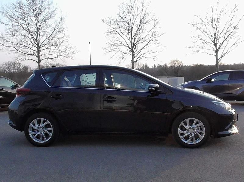 Gebraucht Toyota Auris 116 PS (85 kW) 2016 Black mica / ink Limousine