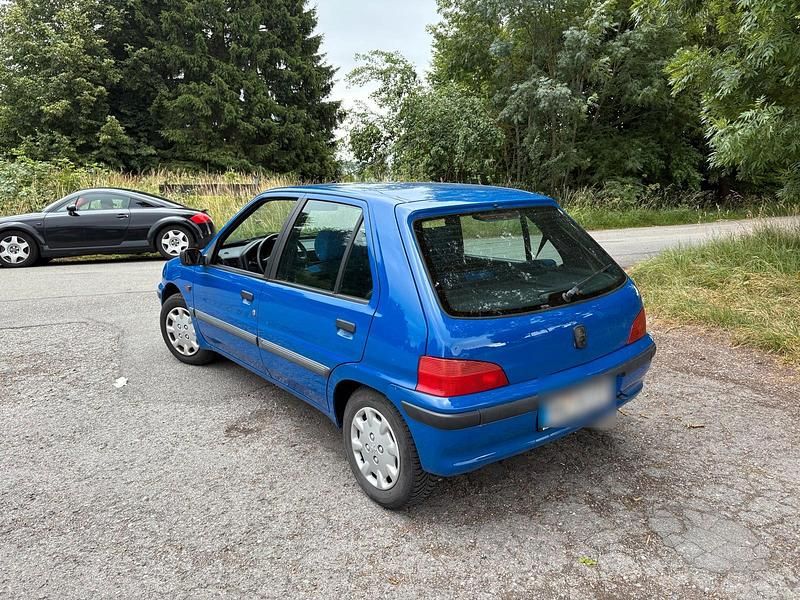 Blau Gebraucht 1997 Peugeot 106 Kleinwagen | 1.750 € - Bild 1/4