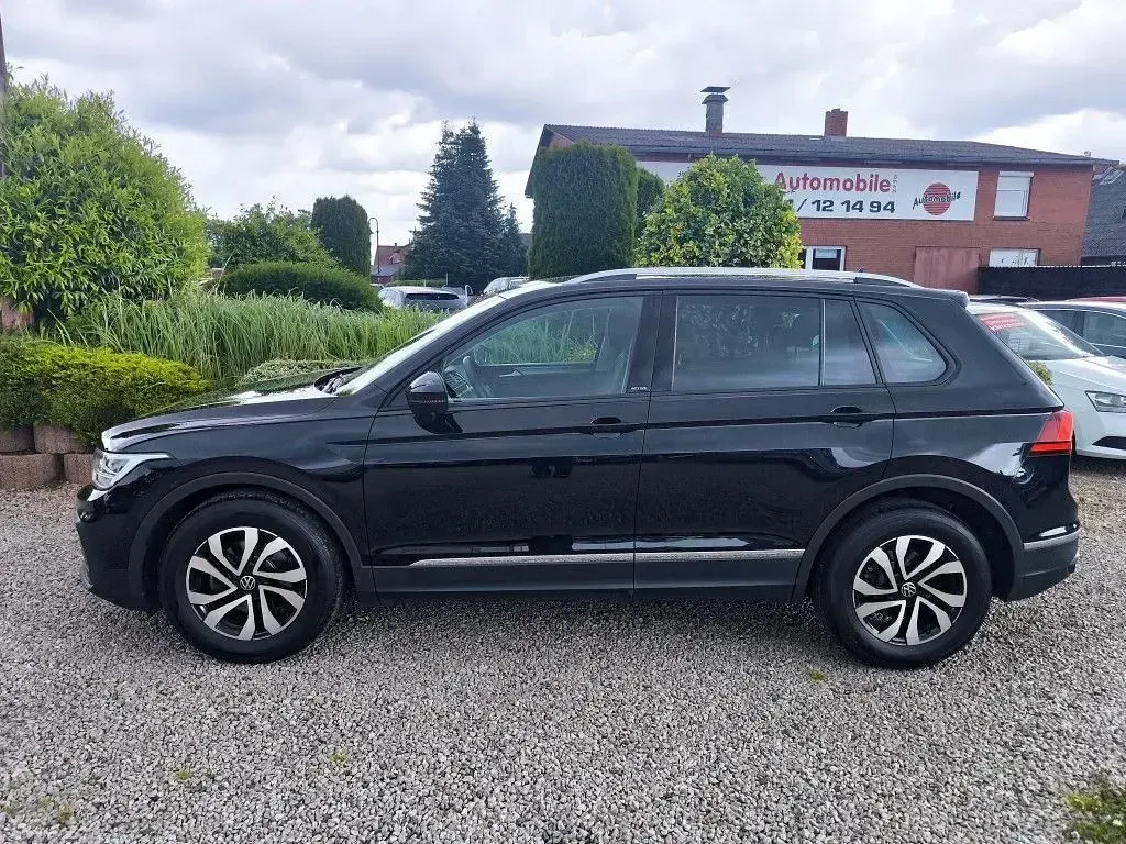 Gebraucht VW Tiguan Active 150 PS (110 kW) 2022 Deep black pearlescent SUV