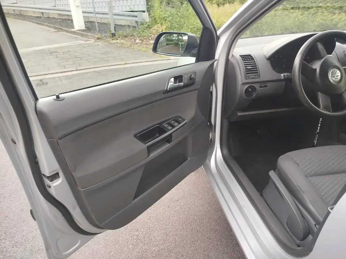 Gebraucht VW Polo 64 PS (47 kW) 2003 Silber Kleinwagen