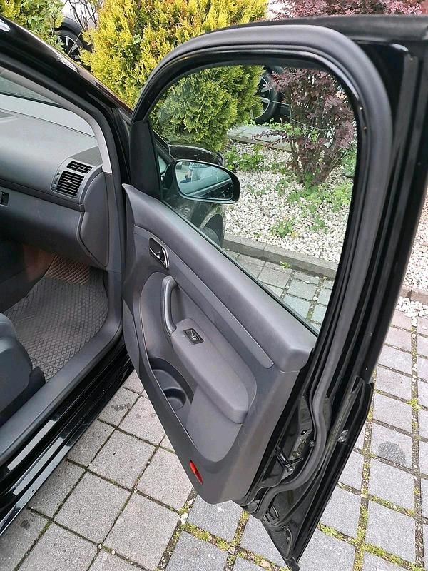 Gebraucht VW Touran 105 PS (77 kW) 2004 Schwarz Van / Kleinbus