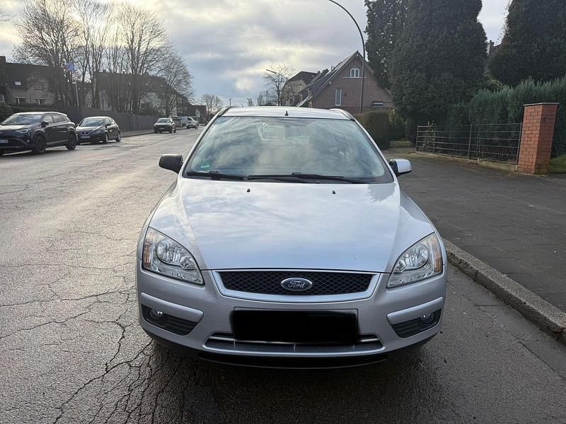 Silber Gebraucht 2007 Ford Focus Kombi | 1.500 € (Guter Preis) - Bild 1/4