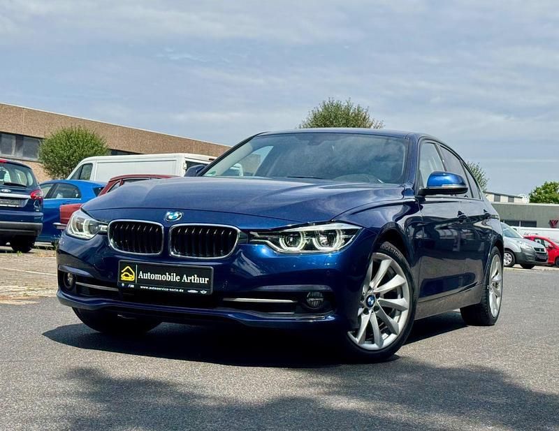 Blau Gebraucht 2018 BMW 320 Sport Line Limousine | 18.800 € (Guter Preis) - Bild 1/4