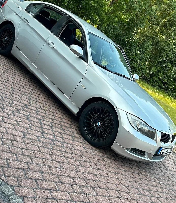 Gebraucht BMW 320 150 PS (110 kW) 2005 Silber Limousine