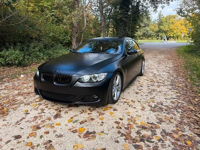Schwarz Gebraucht 2006 BMW 330 M Sport Coupé | 11.000 € (Etwas zu teuer) - Bild 1/4