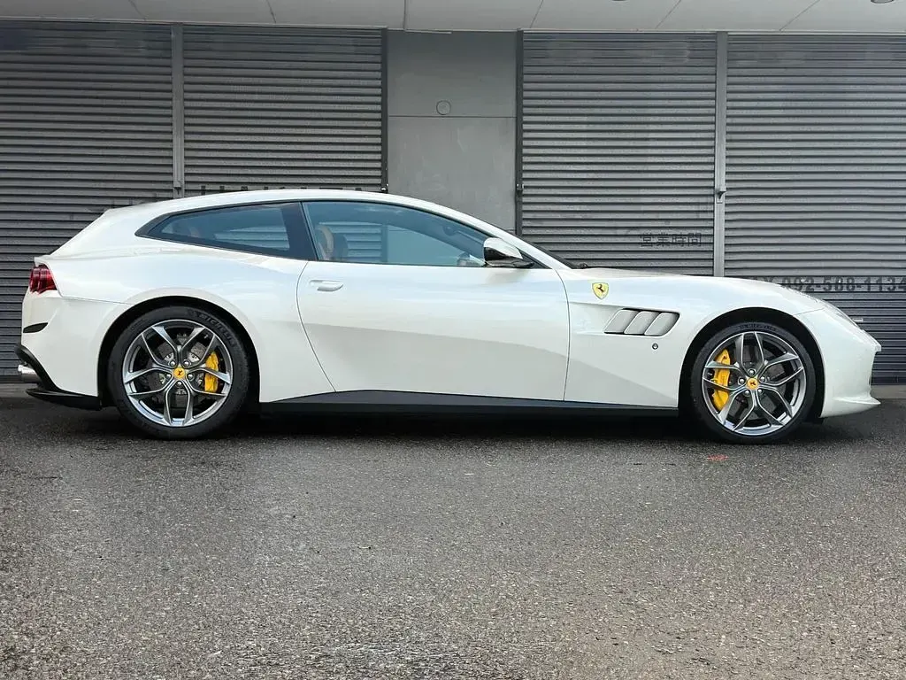 Second-hand Ferrari GTC4Lusso 610 CP (448 kW) 2018 Alb Break