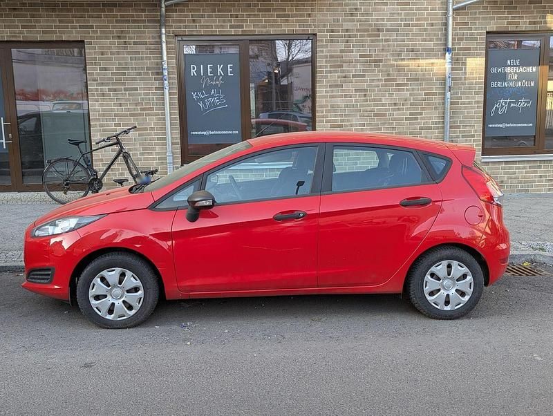 Gebraucht Ford Fiesta Ambiente 65 PS (47 kW) 2013 Rot Kleinwagen