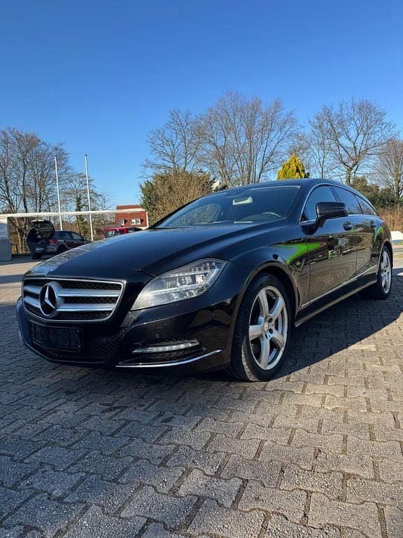 Schwarz Gebraucht 2013 Mercedes CLS350 Shooting Brake Kombi | 12.999 € - Bild 1/4