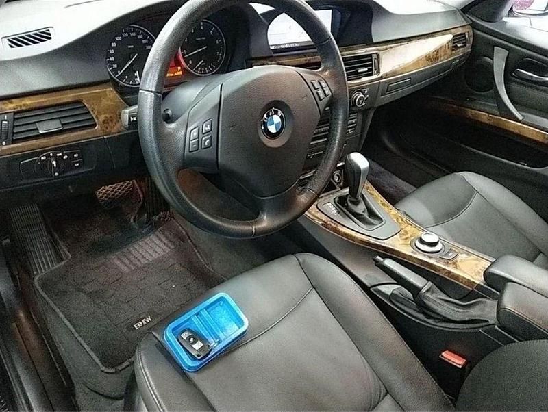 Gebraucht BMW 325 218 PS (160 kW) 2008 Schwarz Limousine