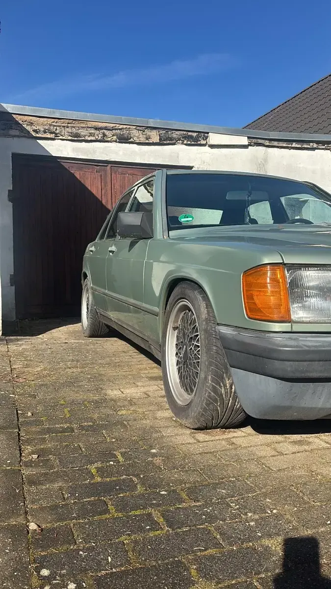Gebraucht Mercedes 190 122 PS (89 kW) 1987 Grün Limousine