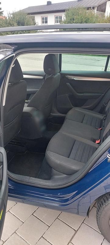 Gebraucht Skoda Octavia 115 PS (84 kW) 2017 Blau Kombi