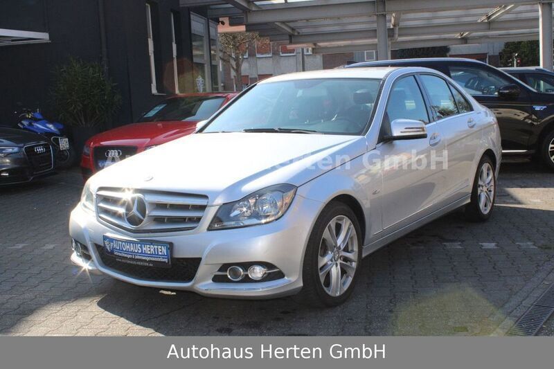 Silber Gebraucht 2011 Mercedes C180 Avantgarde Limousine | 11.890 € (Fairer Preis) - Bild 1/4